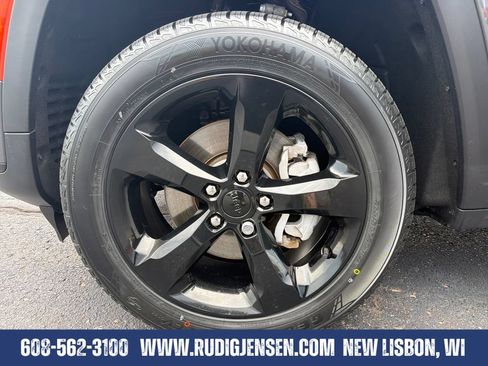Used 2023 Jeep Grand Cherokee L Laredo AWD/4WD image 25
