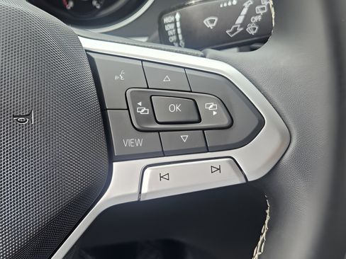 Used 2021 Volkswagen Atlas Cross Sport SE FWD image 27