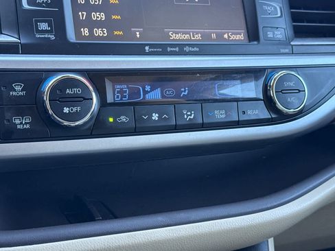 Used 2019 Toyota Highlander Limited Platinum AWD/4WD image 23