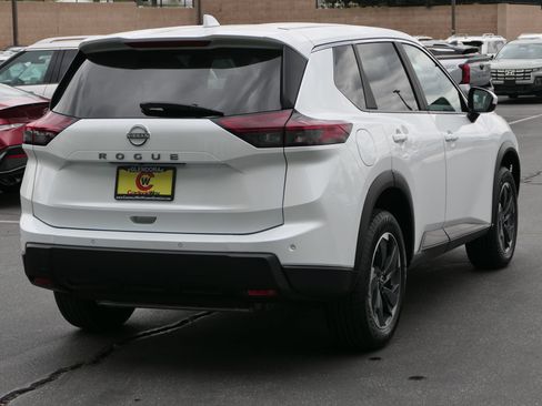 Used 2025 Nissan Rogue SV FWD image 3