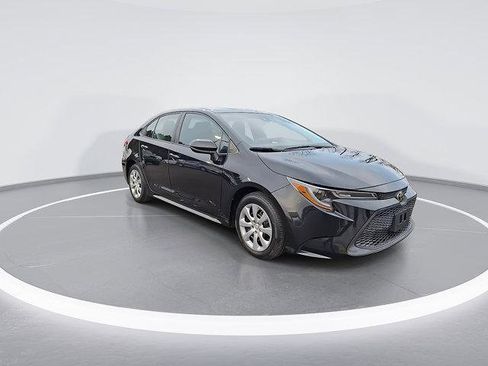 Certified 2021 Toyota Corolla LE image 3