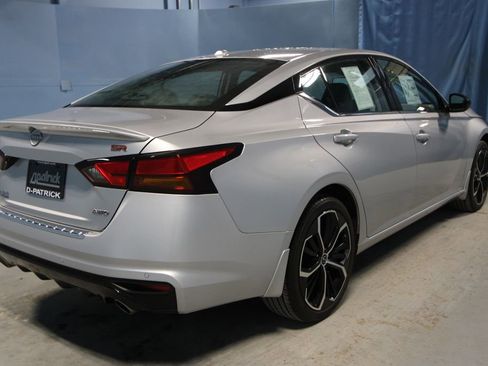 Used 2023 Nissan Altima 2.5 SR w/ SR Premium Package image 31