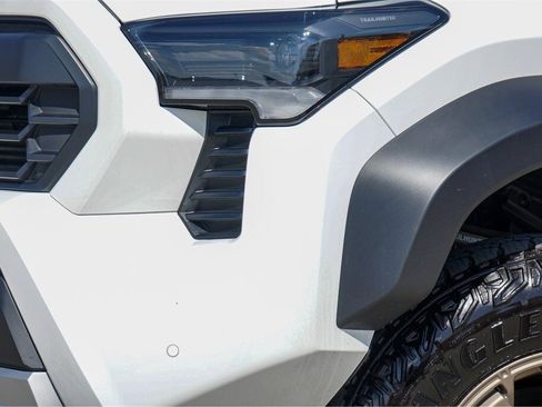 Used 2025 Toyota Tacoma TRD Sport image 3