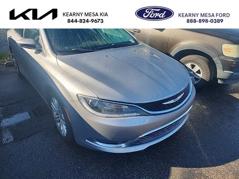 Used 2015 Chrysler 200 Limited image 1