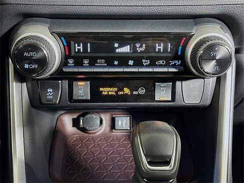 Used 2019 Toyota RAV4 Limited image 18