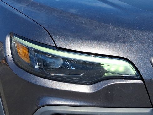 Used 2022 Jeep Cherokee Trailhawk w/ Comfort/Convenience Group AWD/4WD image 10