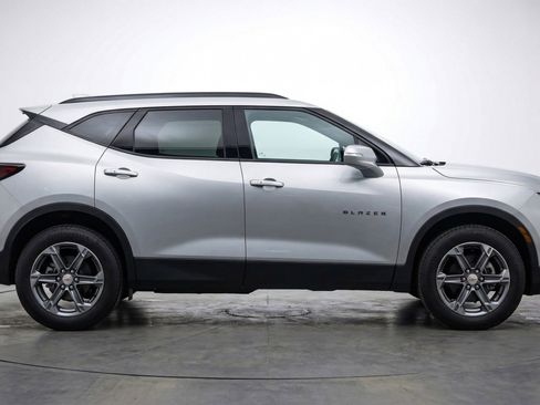 Used 2025 Chevrolet Blazer LT FWD image 11