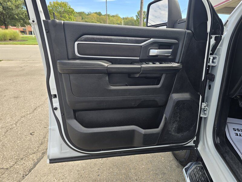 Used 2024 RAM 3500 Big Horn AWD/4WD image 8