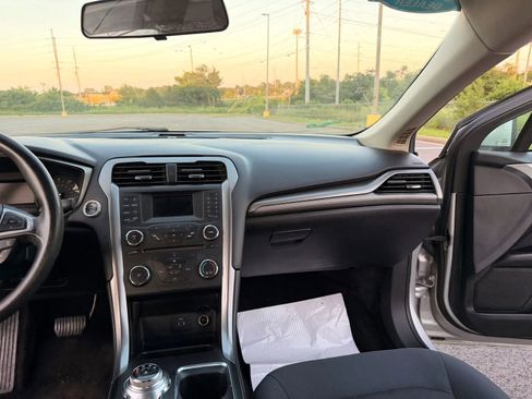 Used 2017 Ford Fusion SE FWD image 24