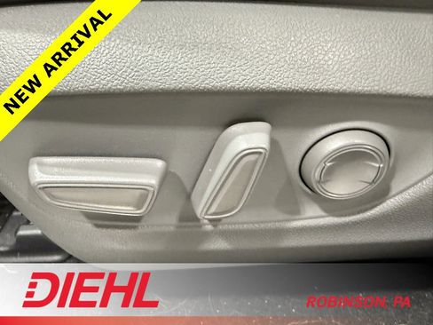 Used 2024 Toyota Highlander Limited image 22