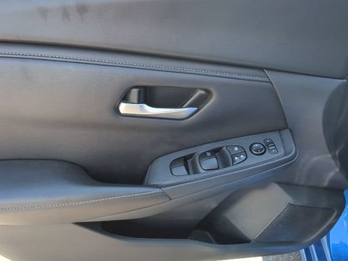 Used 2024 Nissan Sentra SV FWD image 11