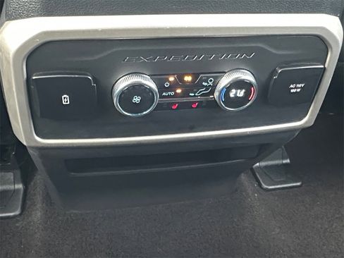 Used 2023 Ford Expedition Limited image 26