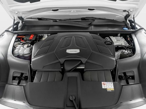 Used 2023 Porsche Cayenne Platinum Edition image 65