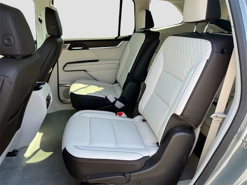 Used 2024 GMC Acadia Denali w/ Super Cruise Package image 25