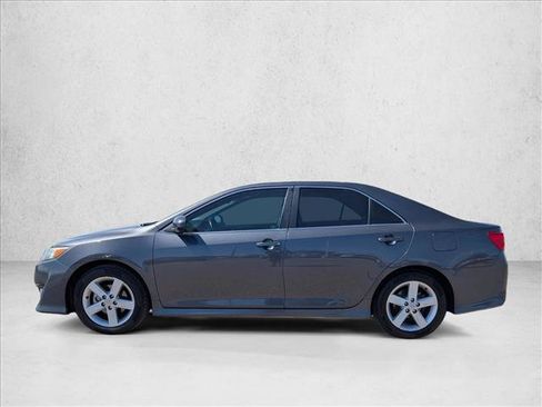 Used 2012 Toyota Camry SE w/ Leather Pkg FWD image 9