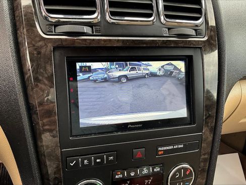 Used 2011 GMC Acadia Denali image 14