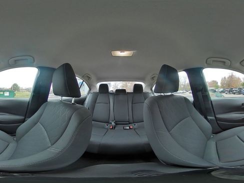 Used 2025 Toyota Corolla LE image 40