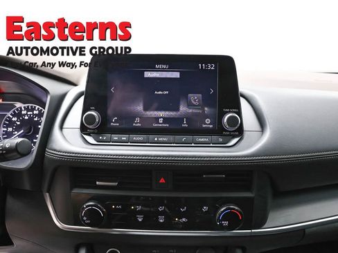 Used 2023 Nissan Rogue S AWD/4WD image 12