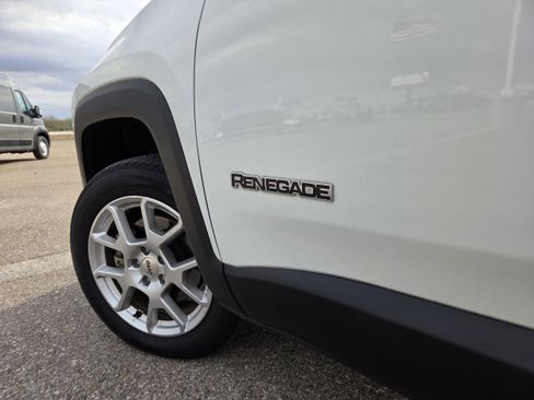 Used 2023 Jeep Renegade Latitude image 11
