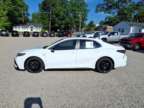 Used 2023 Toyota Camry SE FWD image 4