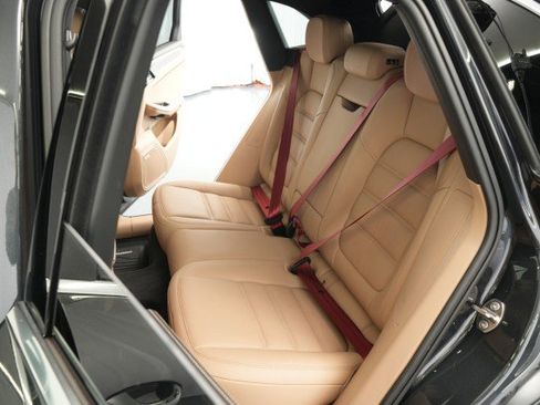 Used 2022 Porsche Macan S image 54