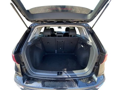 Used 2024 Volkswagen Taos SE image 6