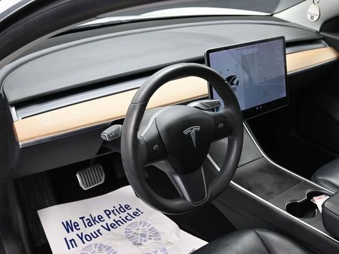 Used 2019 Tesla Model 3 Standard Range Plus image 16