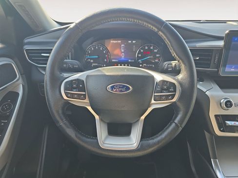 Used 2022 Ford Explorer XLT w/ Equipment Group 202A AWD/4WD image 11