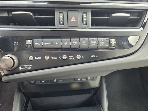 Used 2023 Lexus ES 300h w/ Premium Package image 16