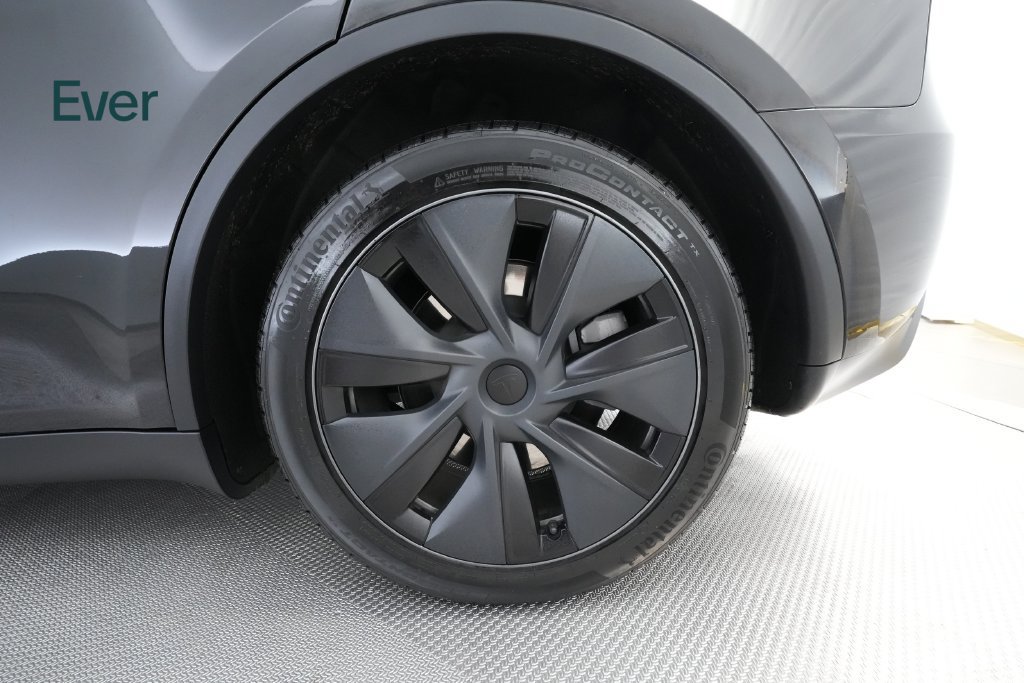 Used 2024 Tesla Model Y Long Range AWD/4WD image 9