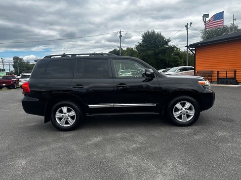 Used 2014 Toyota Land Cruiser image 4