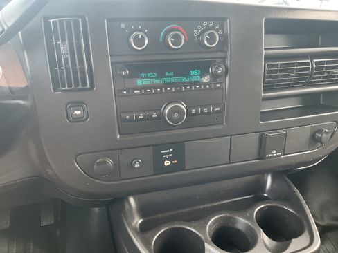 Used 2017 Chevrolet Express 2500 RWD image 15