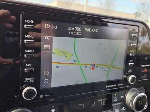 Used 2021 Toyota Highlander XLE image 24