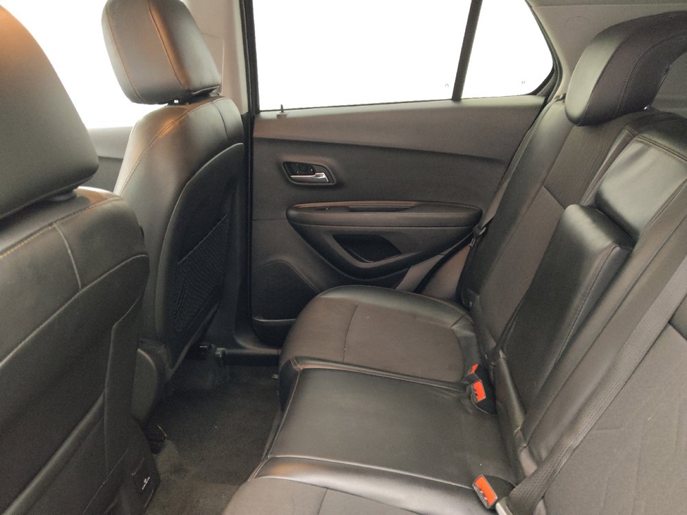 Used 2020 Chevrolet Trax LT w/ LT Convenience Package FWD image 18