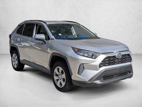 Used 2020 Toyota RAV4 LE image 3