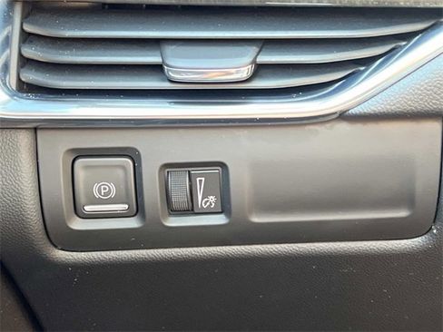 Certified 2022 Cadillac XT4 Premium Luxury w/ Enhanced Visibility Package image 28