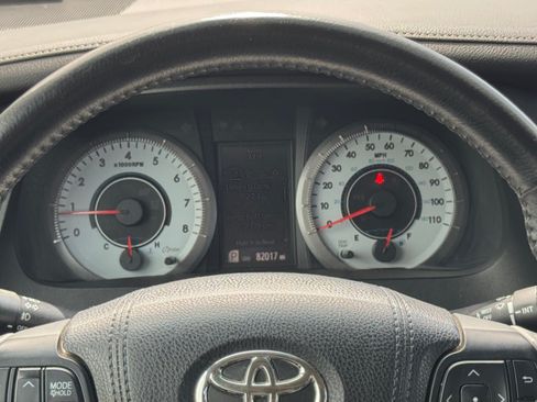 Used 2016 Toyota Sienna SE FWD image 14
