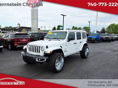 Used 2023 Jeep Wrangler Unlimited Sahara AWD/4WD image 3