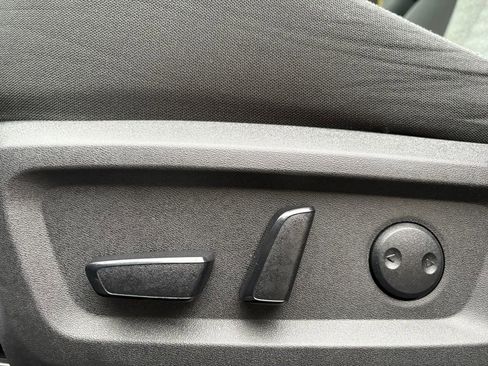 Used 2023 Nissan Rogue SV image 11