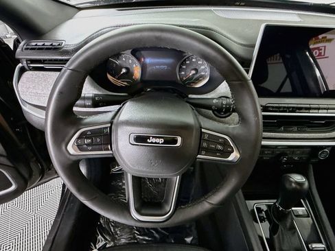 Used 2023 Jeep Compass Latitude AWD/4WD image 19