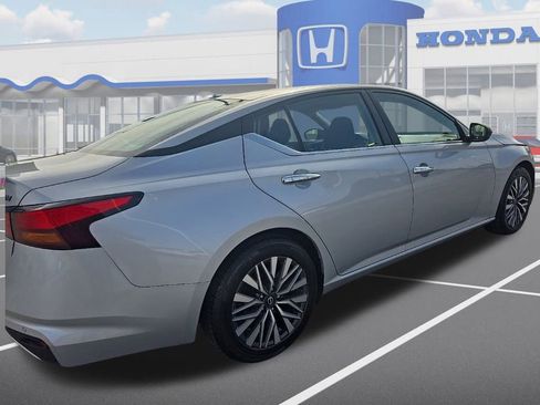 Used 2024 Nissan Altima 2.5 SV image 9