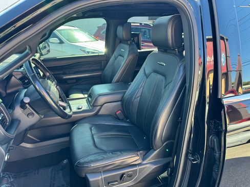 Used 2022 Ford Expedition Platinum image 12