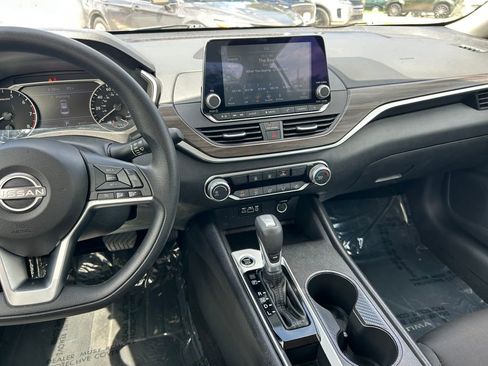 Used 2025 Nissan Altima 2.5 SV FWD image 16