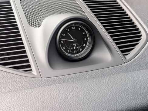 Certified 2025 Porsche Macan image 22