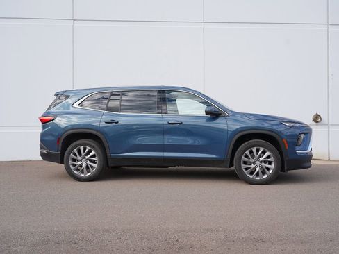 Used 2025 Buick Enclave Preferred image 2