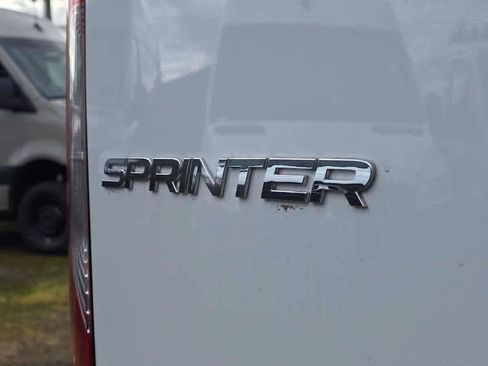Used 2025 Mercedes-Benz Sprinter 2500 image 18