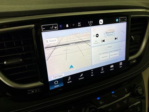 Used 2023 Chrysler Pacifica Limited image 25