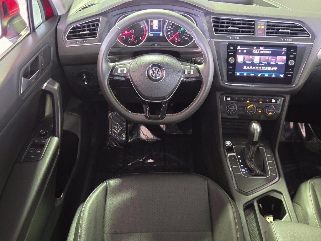 Certified 2021 Volkswagen Tiguan SE w/ Panoramic Sunroof Package FWD image 12
