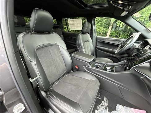 New 2025 Jeep Grand Cherokee L Altitude image 16