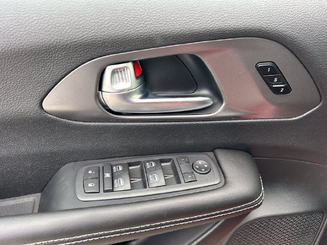 New 2026 Chrysler Pacifica Select FWD image 32